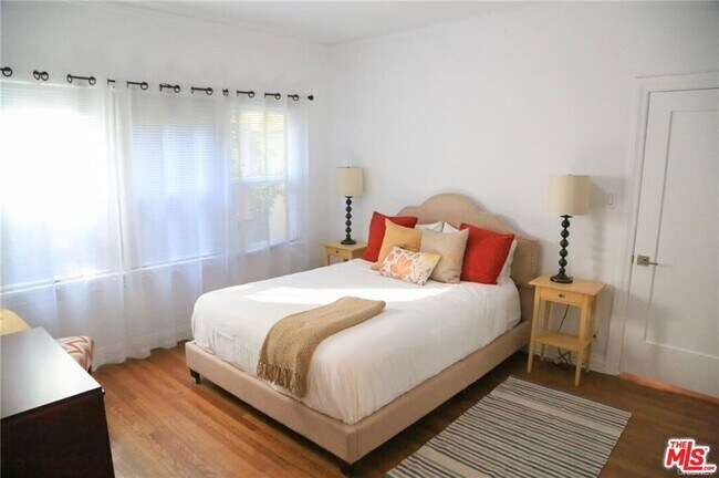 Building Photo - 601 Sweetzer Ave