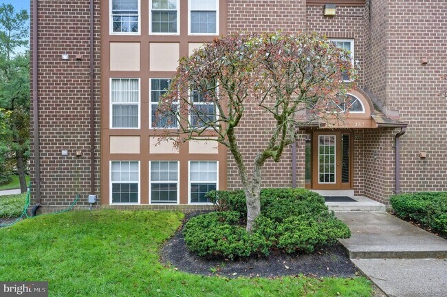 Building Photo - 2211 Woodbox Lane Unit A