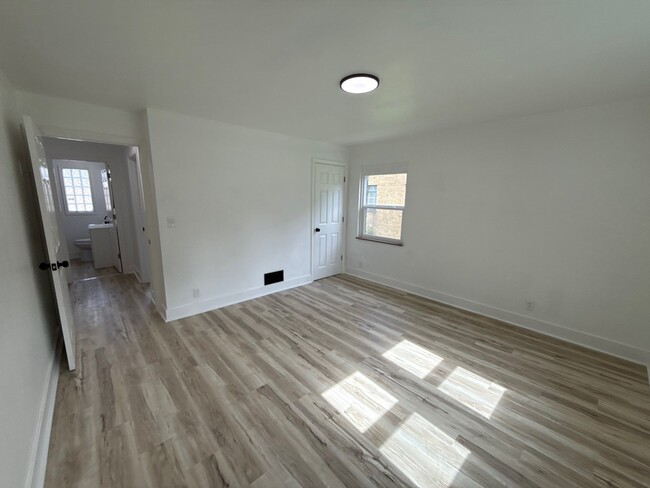 Building Photo - 7209 Brookcrest Dr