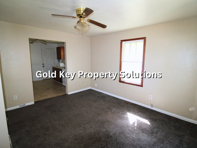 Building Photo - 2 BR 1 BA House with Covered Front Porch (...