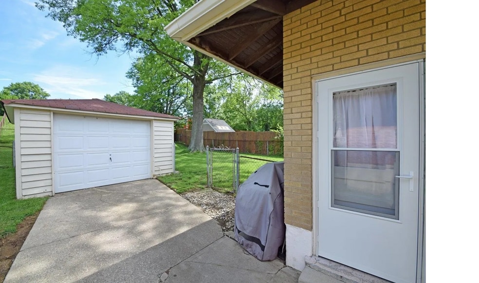 Off Street Parking - 4286 Selby Ct