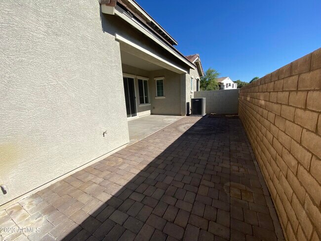 Building Photo - 21065 W Elm Way Ct