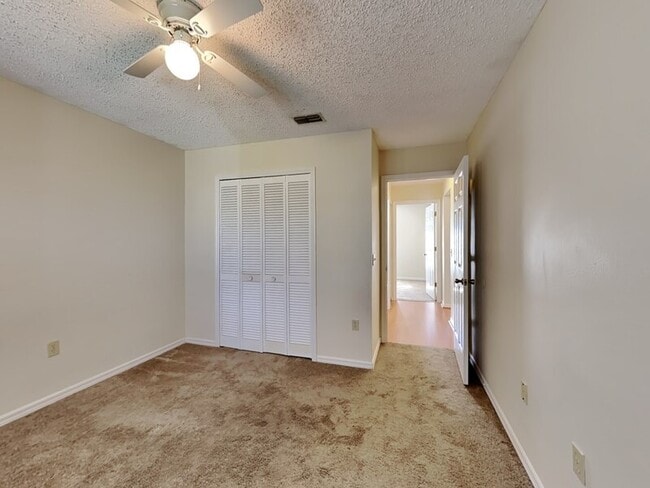 Building Photo - 2772 Sweet Springs St