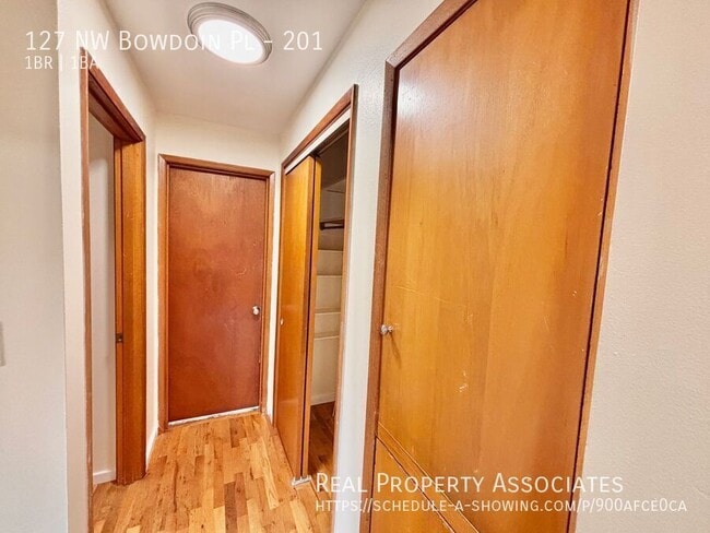 Building Photo - 127 NW Bowdoin Pl