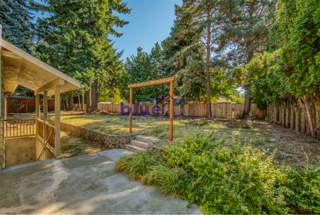 Building Photo - 10626 NE Knott St