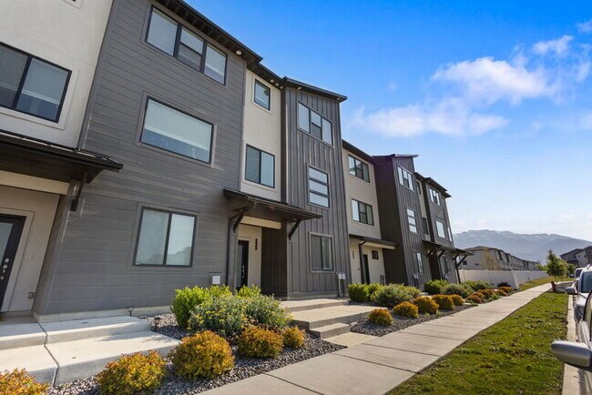 Building Photo - 868 W 480 S
