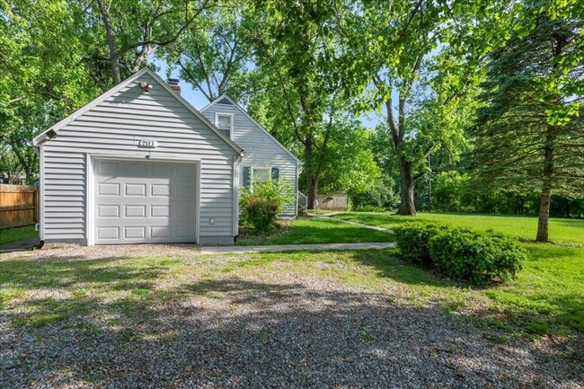 Building Photo - 2113 Pamela Dr