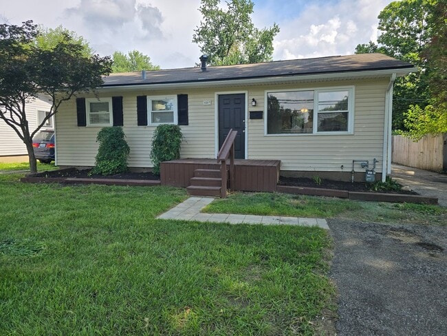 Building Photo - YOU CAN STOP YOUR SEARCH! Jeffersontown / Jtown Rental with 3 Bedrooms, 1 Full Baths, Ranch, 1 Ca...