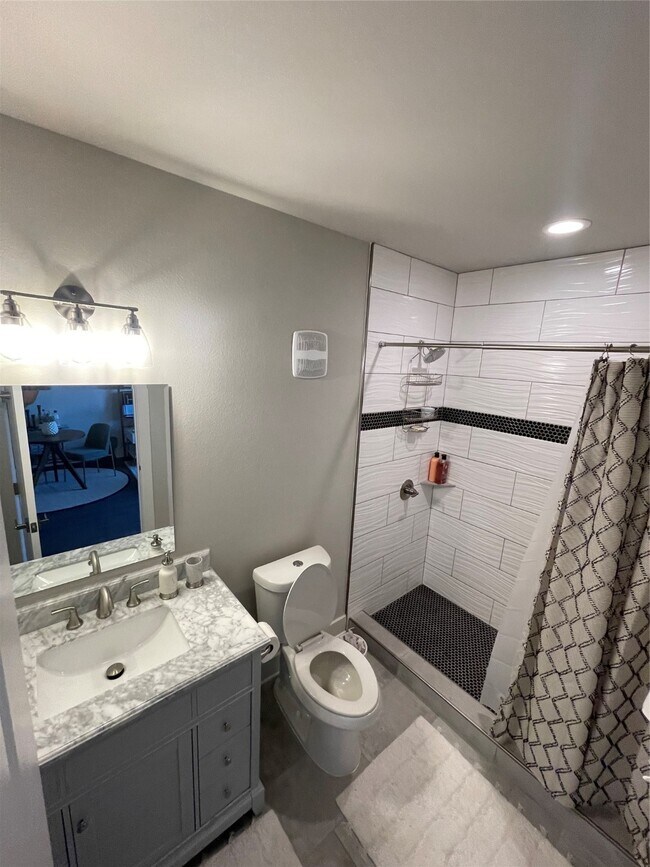 Building Photo - 2727 Houston Ave