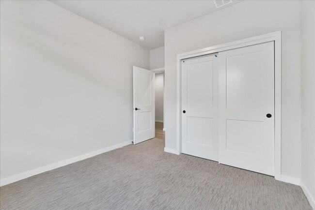 Building Photo - Single-Level Serenity: Your 3 Bedroom, 2 Bath Dream Home Awaits