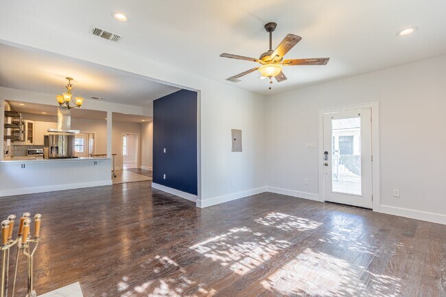 Building Photo - 209 Carolina St