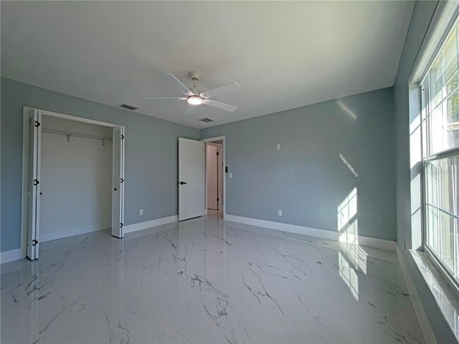 Building Photo - 1384 Valhalla St