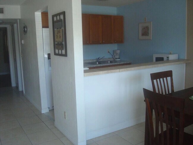 Kitchen - 415 N Halifax Ave