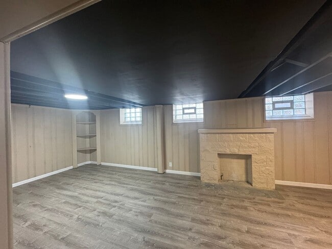 Building Photo - Newly Renovated 3 Bedroom Home