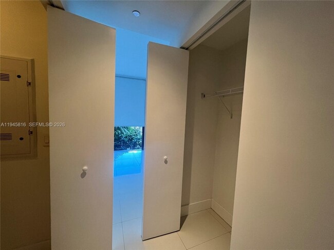 Building Photo - 121 NE 34th St