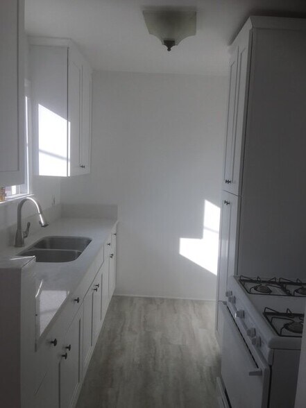 Building Photo - 4261 1/2 Garthwaite Ave