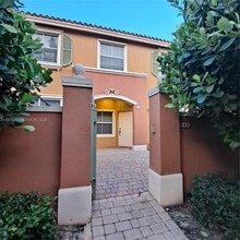 Building Photo - 642 SW 106th Ave