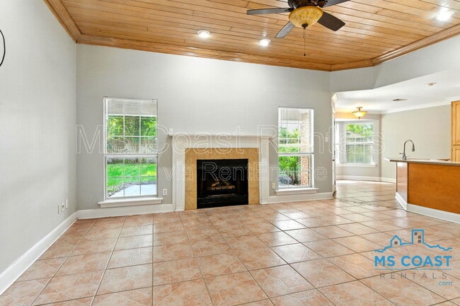 Building Photo - 11360 Creek Dr