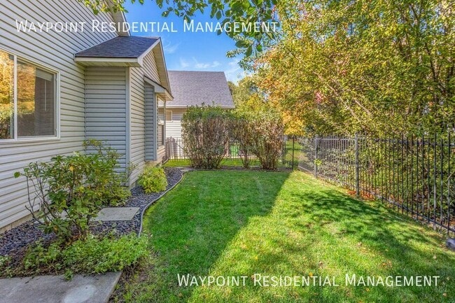 Building Photo - 9640 W Sleepy Hollow Ln