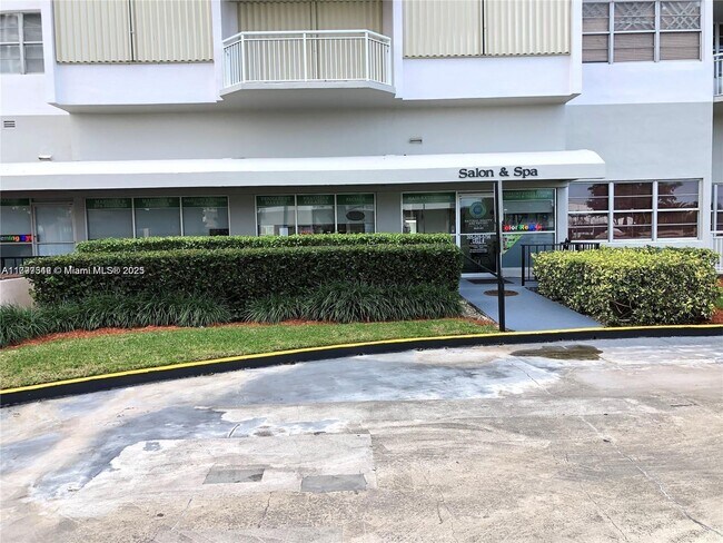 Building Photo - 18021 Biscayne Blvd
