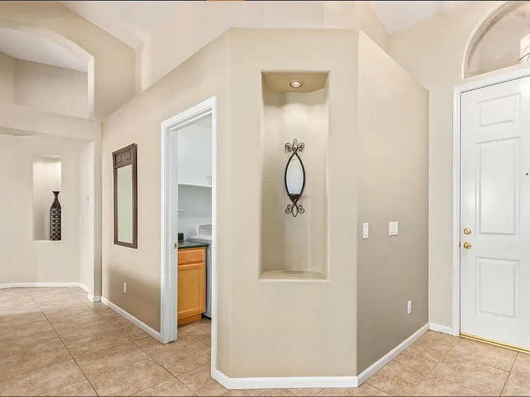 Building Photo - 651 W Oriole Way