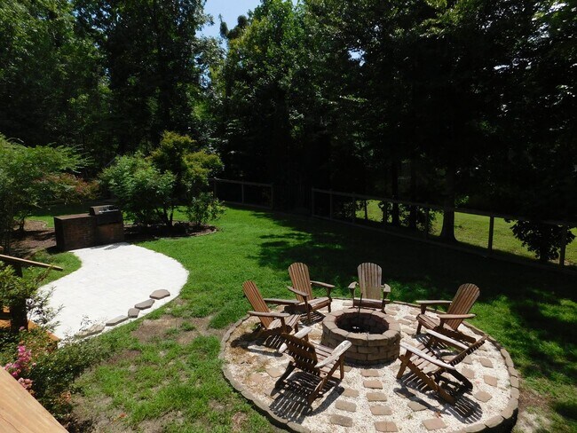 Building Photo - 300 Taliaferro Ln