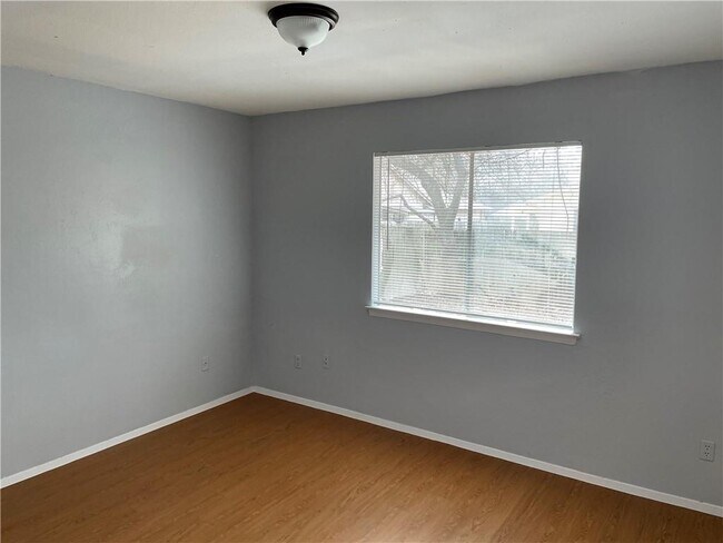 Building Photo - 105 Meteor Dr