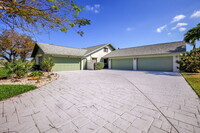 Building Photo - Furnished 4BR Waterfront Pool Home in Cape...