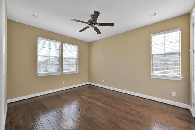 Building Photo - 14527 San Pietro Dr