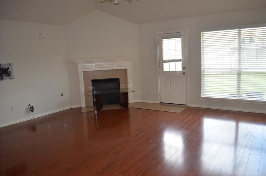Building Photo - 6719 Emerald Shire Ln