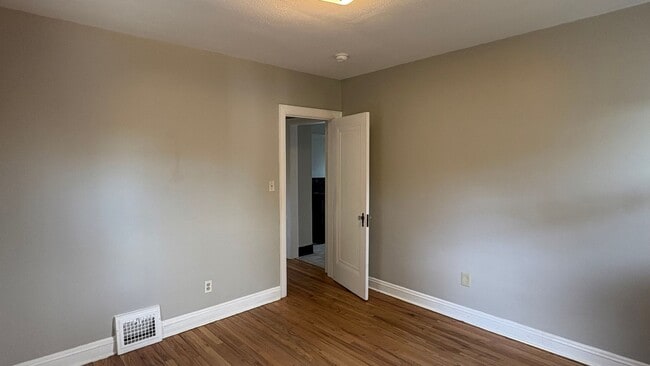 Building Photo - 2507 Brookview Blvd