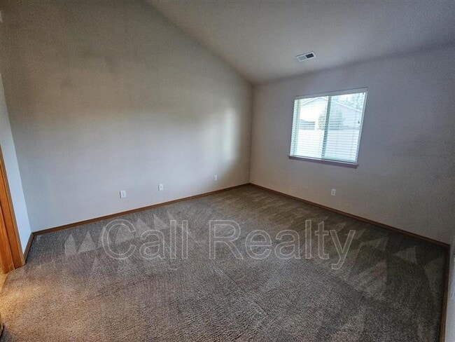Building Photo - 1506 E Vanetta Ave