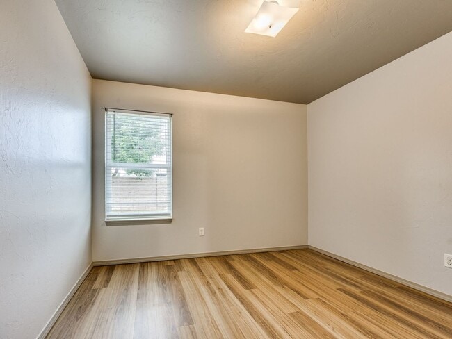 Building Photo - Charming 3-Bedroom Home in the Desirable V...