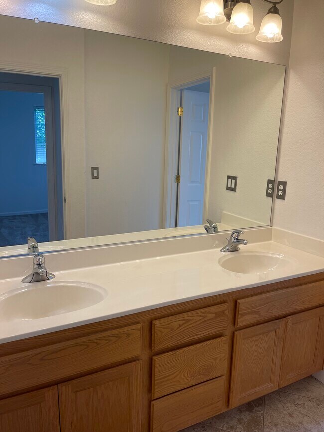 Building Photo - 171 Vista Cove Cir