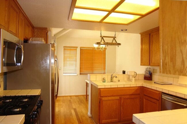 Building Photo - 455 Mill River Ln