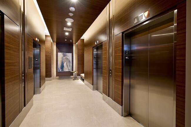 Building Photo - "Stunning 2-Bed, 2-Bath Urban Retreat with 1161 Sq Ft of Comfort in Downtown San Diego!"