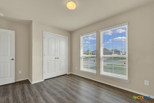 Building Photo - 1512 Doncaster Dr