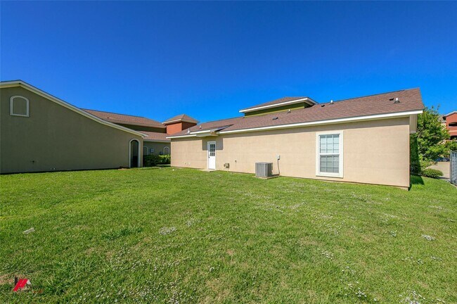 Building Photo - Villaggio Townhouse