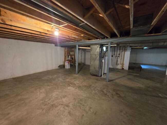 Building Photo - Brick Ranch in the heart of Jeffersontown! Featuring hardwood styled floors, 3 Bedrooms, 1.5 Bath...