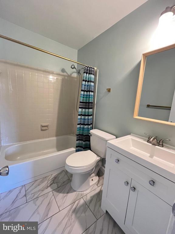 Building Photo - 9630 Kanfer Ct