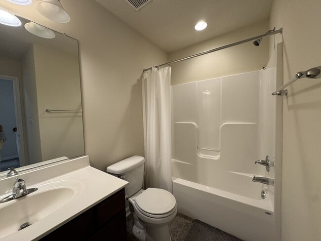 Building Photo - 3339 Sun Ct