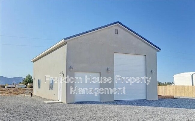 Building Photo - 3580 Prairie Ave