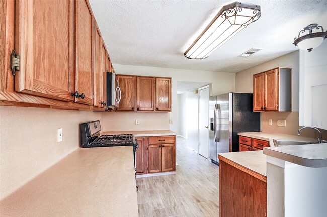 Building Photo - 2103 Charlton House Ln