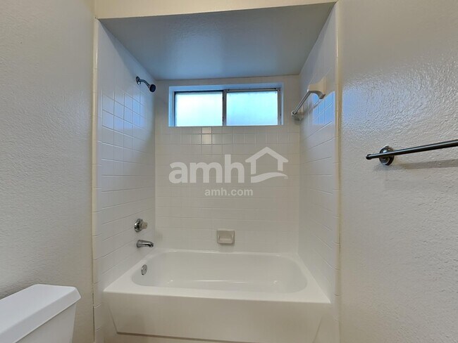 Building Photo - 3806 Evinrude Dr