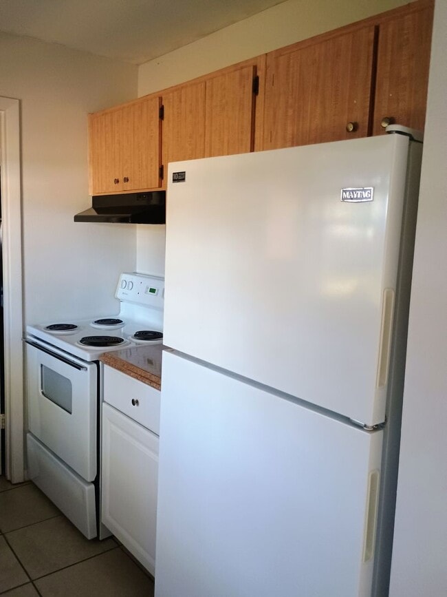 Building Photo - 2 bed 2 bath house for rent