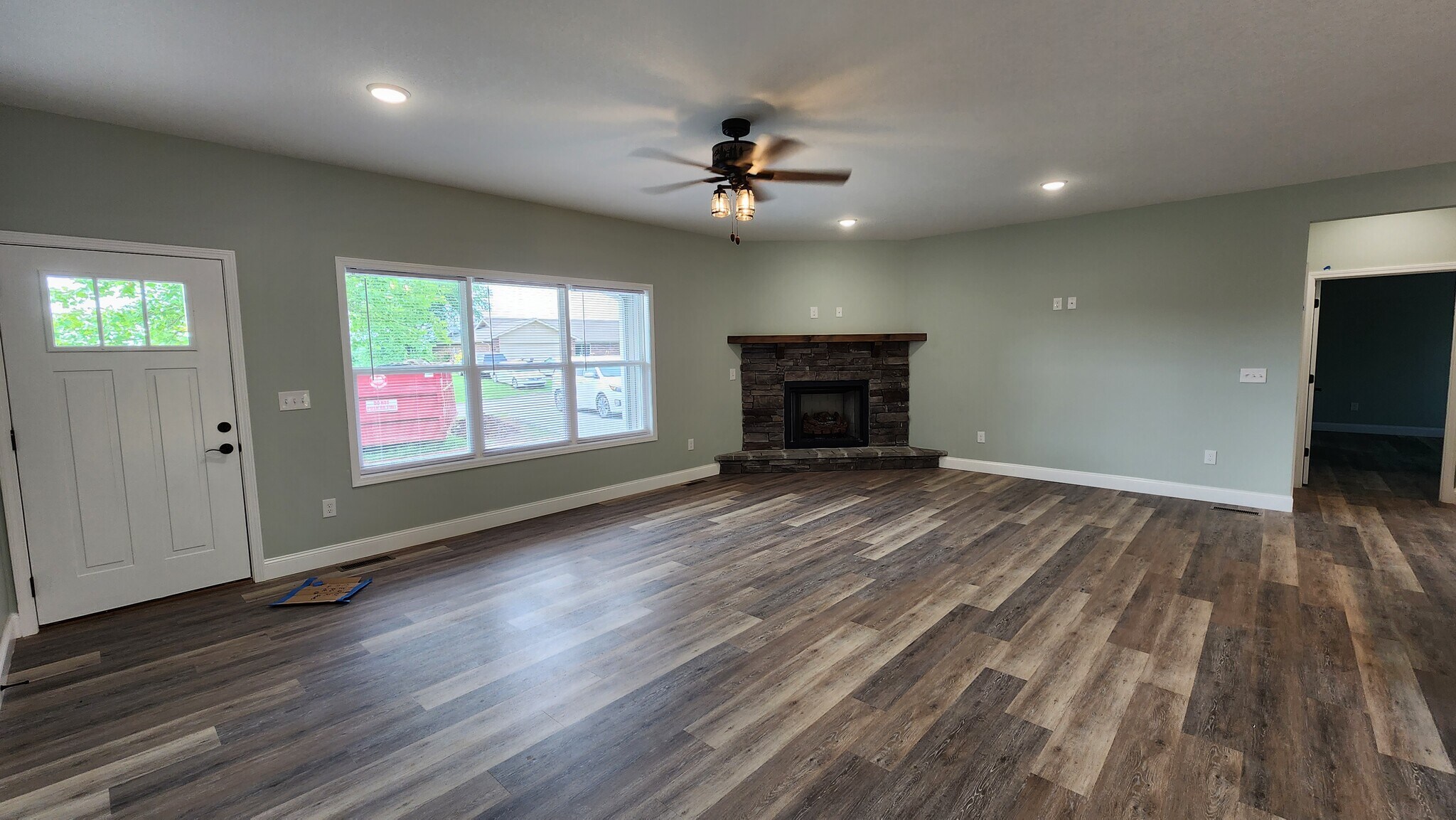 Building Photo - 829 River Cliff Dr