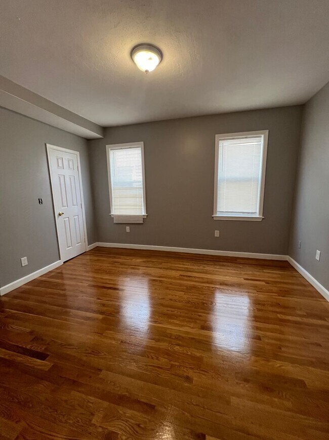 Building Photo - 5sal