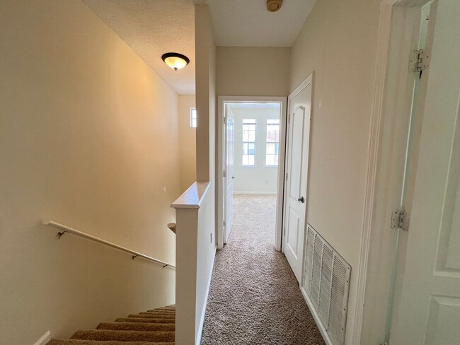 Building Photo - Perfect apartment waiting for you!