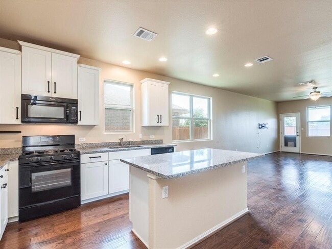 Building Photo - 305 Nivens Dr
