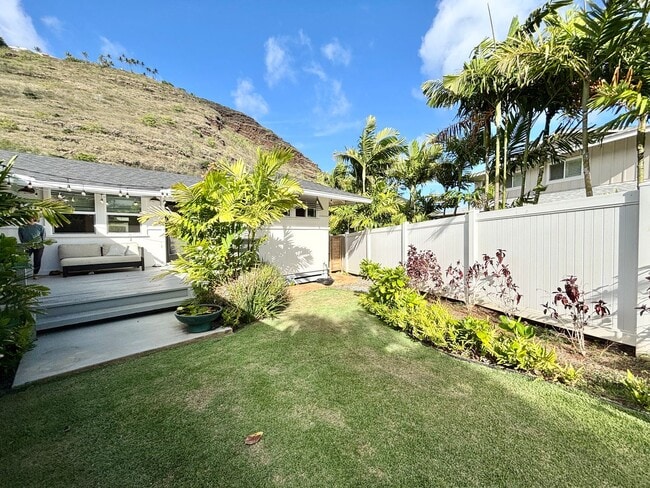Building Photo - Available Now! 3 BED, 2 BATH HOME w/ UTILI...